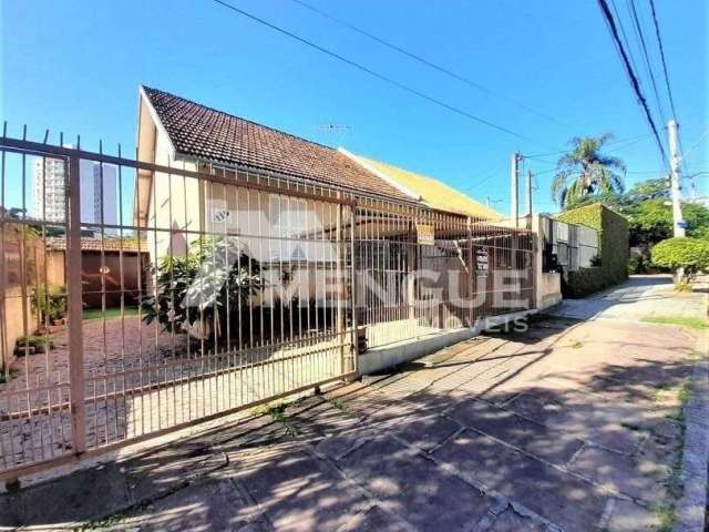 Casa com 3 quartos à venda na Rua Santiago, 118, Passo da Areia, Porto Alegre por R$ 450.000