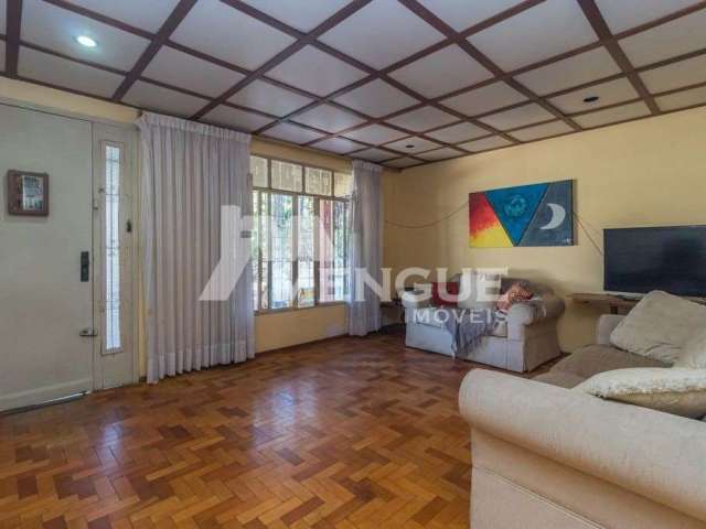 Casa com 3 quartos à venda na Rua Cipó, 1015, Passo da Areia, Porto Alegre por R$ 799.000