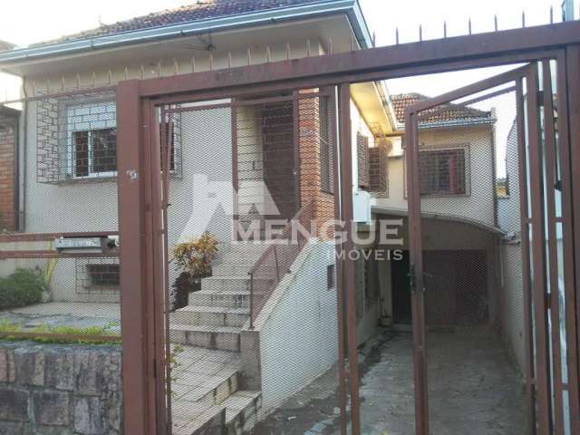 Casa com 3 quartos à venda na Rua Augusto Attílio Giordani, 174, São Sebastião, Porto Alegre por R$ 650.000