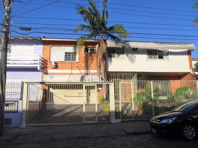 Casa com 3 quartos à venda na Rua Assunção, 195, Jardim Lindóia, Porto Alegre por R$ 2.070.000