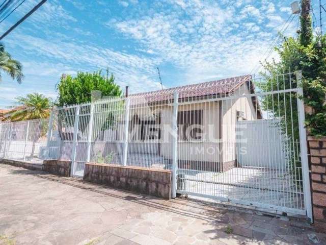 Casa com 3 quartos à venda na Rua Toroquá, 388, Passo da Areia, Porto Alegre por R$ 740.000