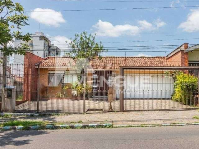 Casa com 3 quartos à venda na Avenida Montreal, 179, Jardim Lindóia, Porto Alegre por R$ 930.000