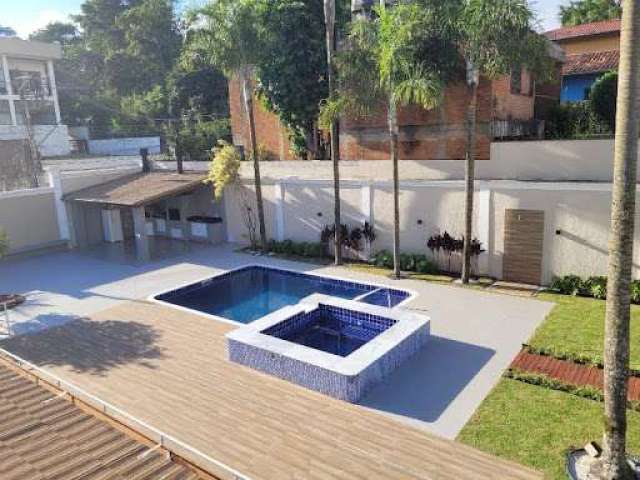 Casa no Morumbi com piscina churrasqueira e sauna com 5 suites com 828 metrôs