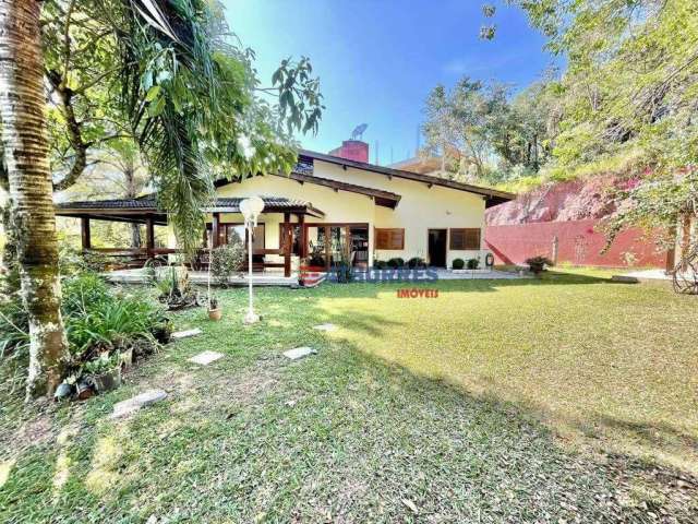 Casa com 5 dormitórios à venda, 446 m² por R$ 2.400.000,00 - Conjunto Habitacional 120 Casas - Carapicuíba/SP