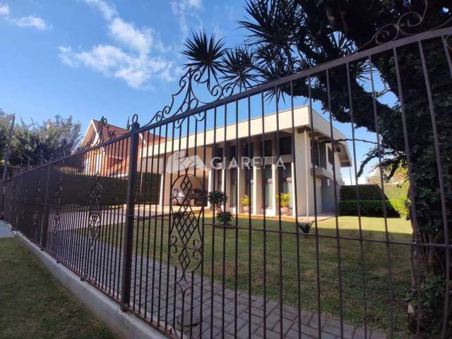 Casa super espaçosa à venda no CENTRO DE TOLEDO - PR, localização privilegiada