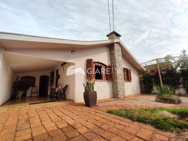 Casa com excelente localização à venda, GISELA, TOLEDO - PR