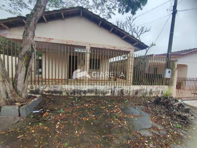 Casa com excelente sobra de terreno à venda, PIONEIRO, TOLEDO - PR