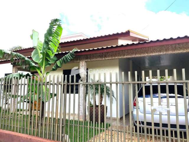 Casa com excelente localização à venda, VILA INDUSTRIAL, TOLEDO - PR