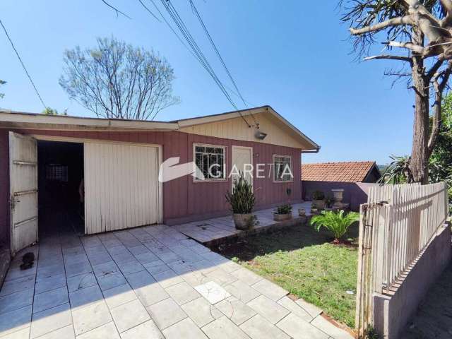 Casa com excelente sobra de terreno à venda, CENTRO, TOLEDO - PR