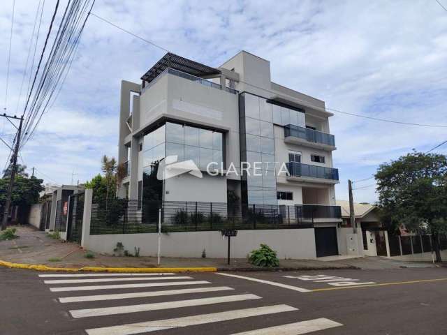 Triplex semi mobiliado para locação no CENTRO de TOLEDO - PR