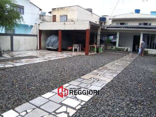 Casa na praia dos amores com terreno de 405 m²