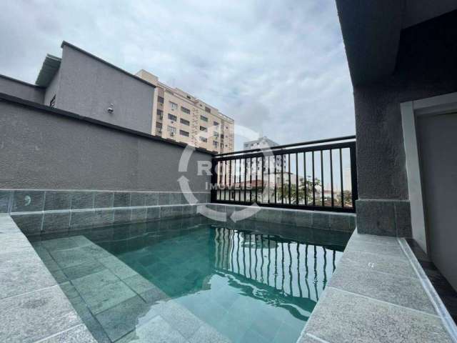 Casa triplex em Villagio Maravilhosa , piscina, churrasqueira, dois quartos , sala com cozinha americana.