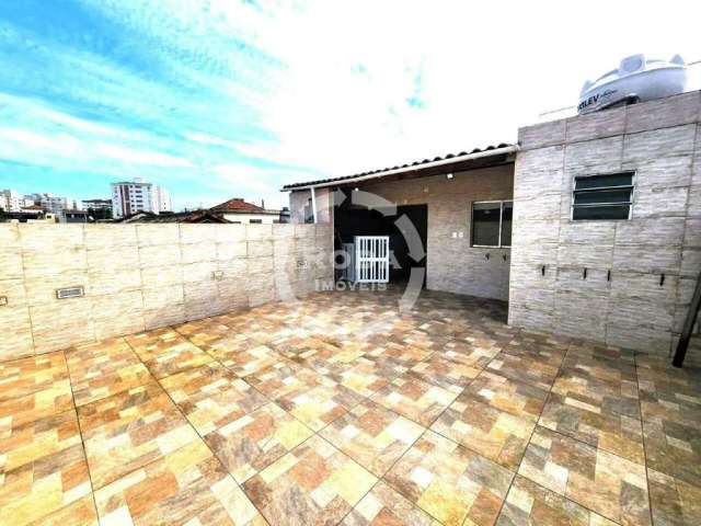 Casa isolada com quintal a venda em Santos, localizada no bairro Macuco.