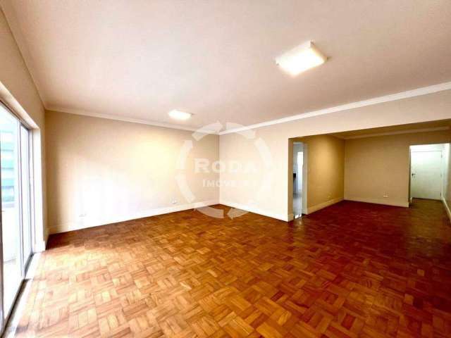 Apartamento 3 Dormitórios, 1 Suíte, REFORMADO na Quadra da Praia no José Menino - Santos/SP.