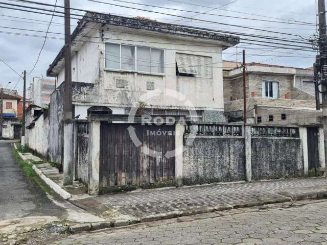 Excelente Sobrado de 4 dormitórios a venda na Vila Valença São Vicente