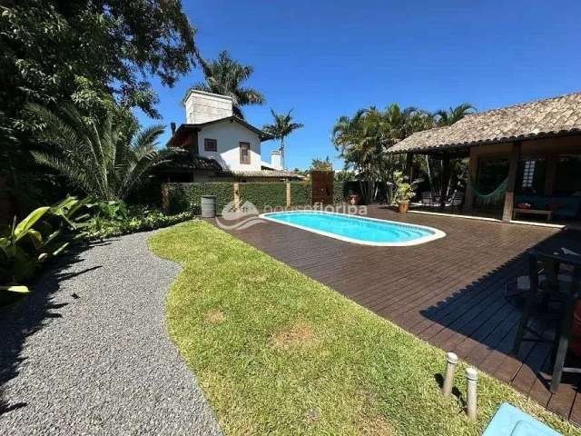 Casa à venda, Lagoa da Conceição, Florianópolis, SC - Localizada no canto da Lagoa a 70m da lagoa