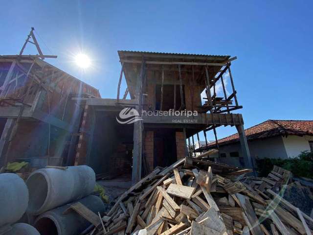 Casa à venda, Lagoa da Conceição, Florianópolis, SC - Localizada em loteamento seguro e calmo em ru