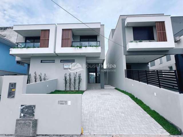 Casa de 3 suítes à venda em rua tranquila na praia do Campeche, Florianópolis, SC