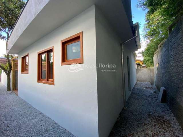 Casa à venda de 1 dormitório em condomínio fechado, no Porto da Lagoa, Florianópolis, SC