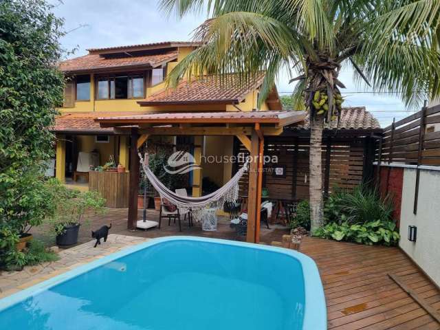 Casa à venda com 2 casas separadas, com piscina, no Rio Tavares, Florianópolis, SC