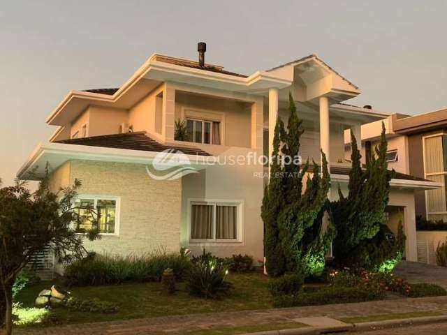 Linda casa com 4 suítes e piscina, em condomínio fechado, à venda, no Rio Tavares, Florianópolis, S