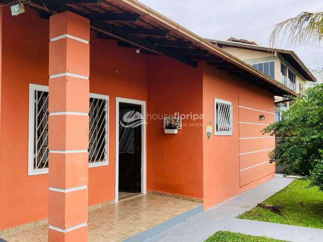 Casa terrea de 3 quartos com terreno de 425 m2 à venda no coração do bairro Campeche, Campeche, Flo