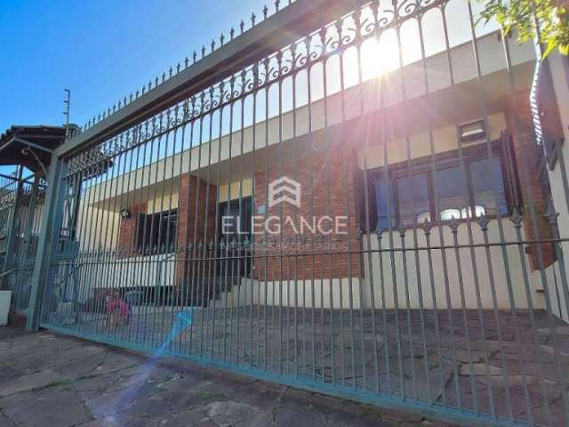 Elegance Imóveis vende casa com 4 dormitórios 318m2 2 vagas de garagem lareira piscina Três Figueiras Porto Alegre