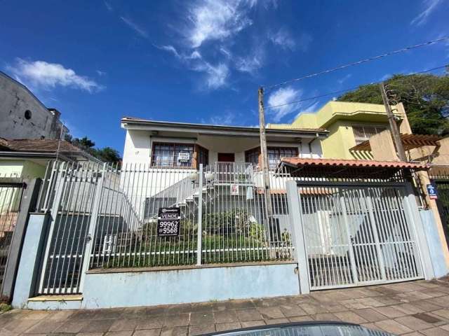 Casa com 3 quartos à venda na Rua Ricalde Marques, 17, Passo da Areia, Porto Alegre por R$ 850.000