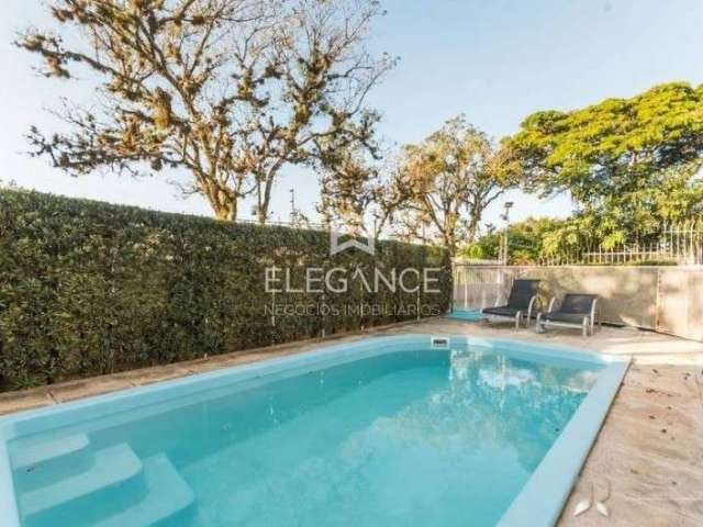 Elegance imóveis vende casa, 320m, 3 dormitórios, 1 suíte, closet, amplo living, churrasqueira, piscina e 5 vagas de garagem. Comprar R$ 1.980.000,00