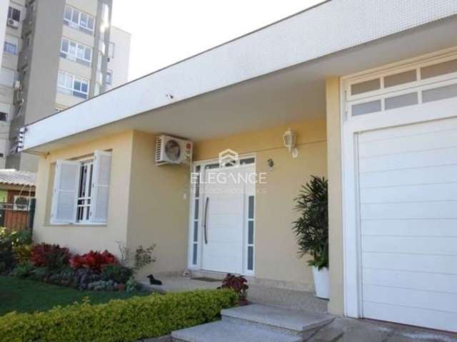 Elegance imóveis vende linda Casa no Jardim Lindóia com 3 dormitórios, 1 suíte, pátio, salão com churrasqueira e 3 vagas de garagem em Porto Alegre.