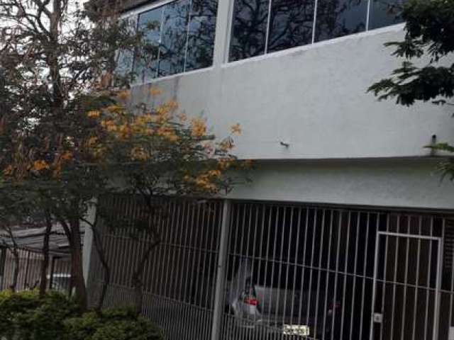 Casa à venda em São Paulo-SP, na Vila Carrao: 3 quartos, 1 sala, 2 vagas de garagem, 200m² de área!