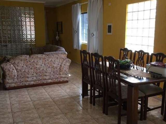 Casa assobradada no Jaraguá 4 dormitórios 2 vagas!