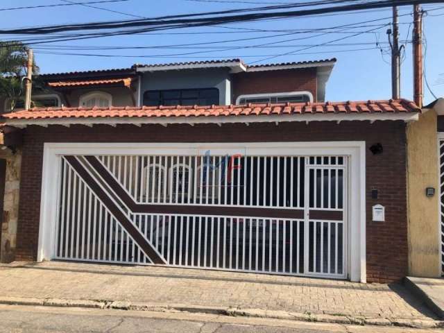 REF 16.504 - Lindo sobrado na Vila Aurora, 194 m², 3 quartos (sendo 1 suíte), sala, cozinha, área de serviço, quintal, churrasqueira e 3 vagas.