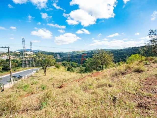 Terreno no Alto do Morro e vista Santana de Parnaíba com  2.903 m2. Ao lado de escola e varios estabelecimentos comerciais. REF  6135