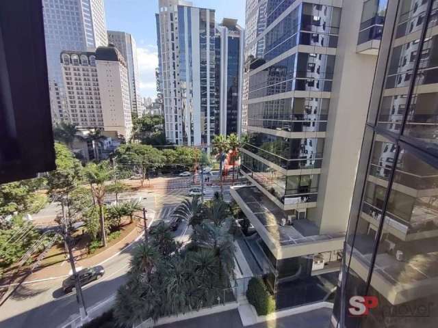 Excelente Conjunto Comercial na Cidade Monções, 510 m² a.u., 10 salas, 8 banheiros, copa, recepção, ar condicionado, 10 vagas (REF 17.568)