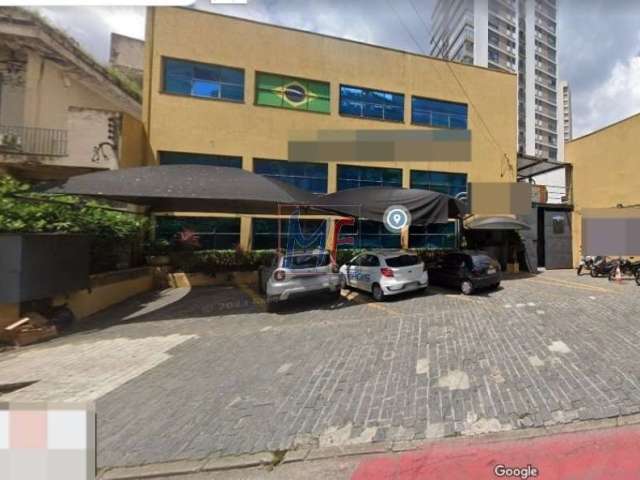 Ótimo prédio comercial no Alto de Pinheiros, com 1.177m² a.c., 662 m² terreno, testada de 18 m. Zona ZC. Analisa permutas (REF 17.921)