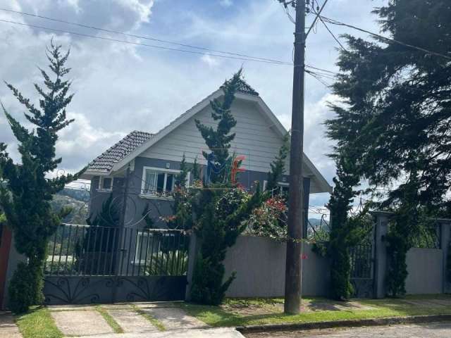 Excelente casa na Vila Matilde , Campos Jordão , 370 m² a.c., 800 m² terreno, 3 quartos (3 suítes), academia, salão de festas, spa (REF 18.758)