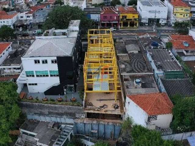 Excelente Galpão no bairro Vila Romana, 1.100 m²  area construida, 471 m²  área de terreno. Testada 10 m. Zon.  ZECOR - 3 . REF 18.797