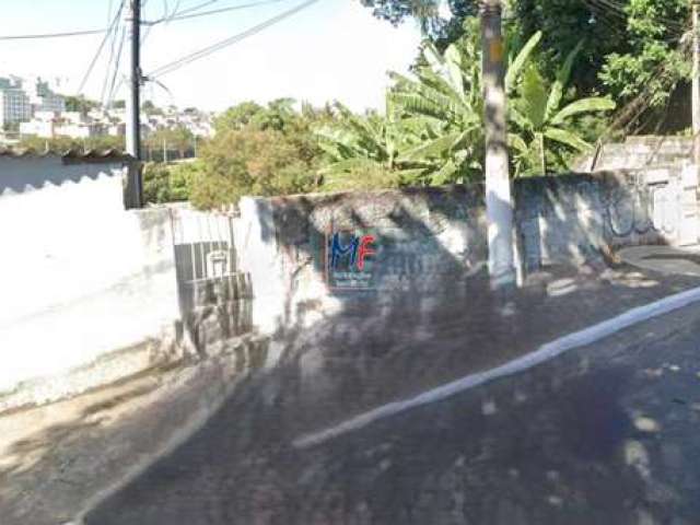 Excelente terreno com 591 m2  e 140 m2 a.c., testada de 10 m, ZEU , na Chácara Inglesa, composto por 5 casas e 4 vagas. Prox. Parque Jardim Felicidade (REF 19.822)