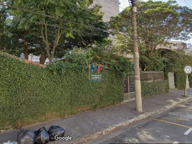 Excelente Terreno localizado em São Caetano com 3.000 m² de área total, duas frentes. Aceita propostas. ZONEAMENTO: ZMA-2. REF: 20.181