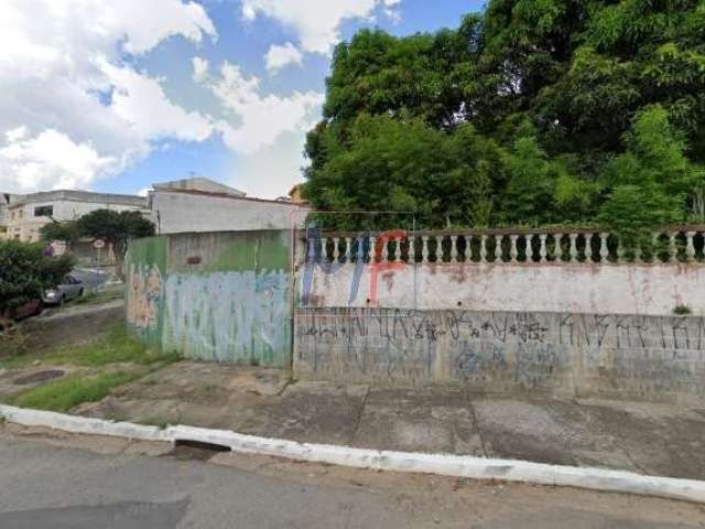 Terreno de esquina no bairro Alto da Mooca com 1583 m² sendo duas frentes, construção 510 m² casas antigas, Zoneamento ZM. REF: 3.741