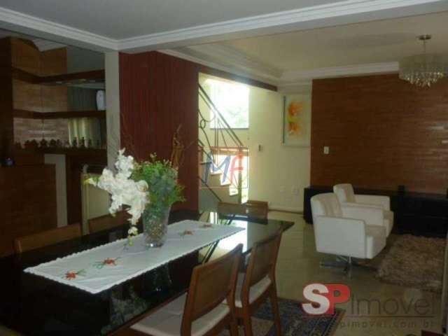 REF: 4479 - Lindo sobrado com 3 suítes, escritório, sala, cozinha, lavanderia, hall de entrada, lavabo, amplo quintal, churrasqueira, 4 vagas.