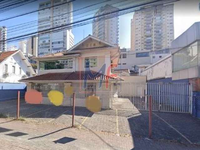 REF 11671  Excelente  casa com 756 A.T, 696 A.C, antiga escola possui espaço para 23 vagas , zoneamento: ZM localizado no  Pacaembu.