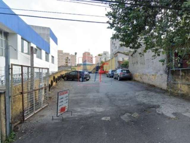 Excelente terreno no bairro Pinheiros,900 m², 2 frentes, Zoneamento ZM. Locado para estacionamento. Não aceita permutas. REF 12.898