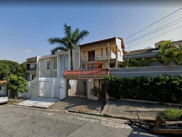 REF: 13.531 - Lindo sobrado no bairro Vila Alpina, com 5 dorms (3 suítes), lavabo, salas, quintal com churrasqueira,  piscina, 5 vagas, 300 m² .