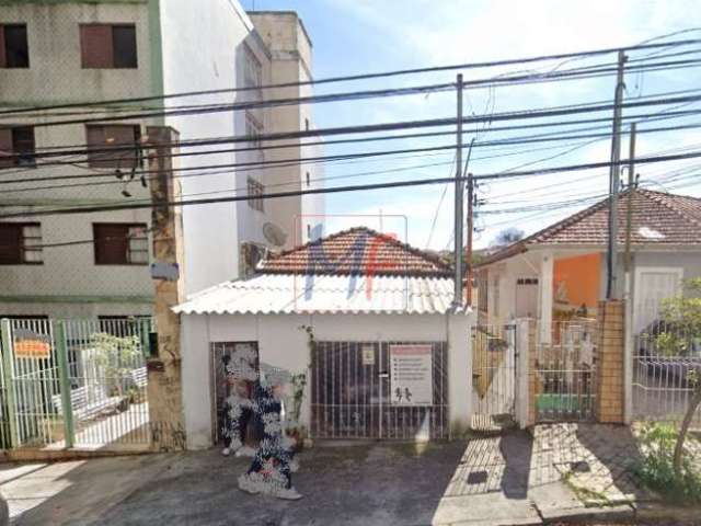 REF: 14.030 - Excelente terreno com 6 x 30  mts,  total de 180 m² a.u, com 3 casas pequenas e com inquilinos, renda média R$2.000,00 mensal.