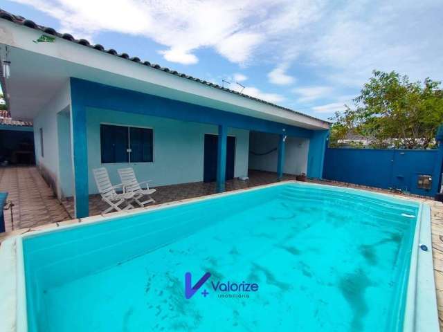 Casa com piscina próximo ao mar