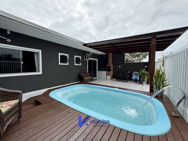 Casa com piscina próximo ao mar