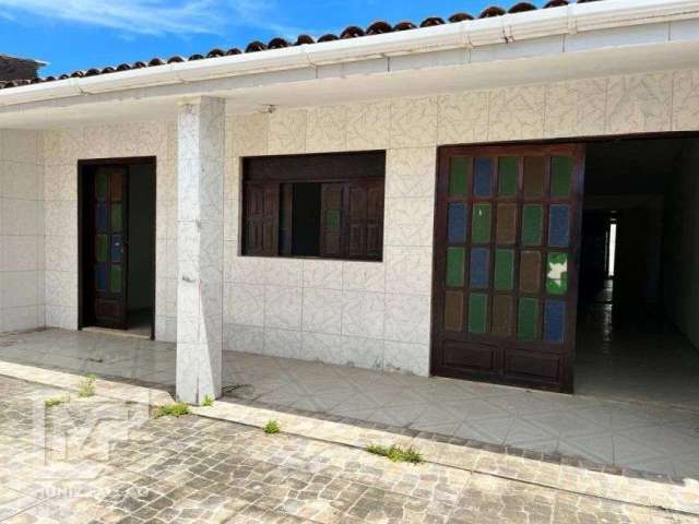 Casa três quartos, Cond. Fechado, próx. Feirinha do Tabuleiro