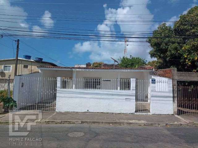 Casa nascente, com quatro quartos (uma suíte), terreno 10x30m, Poço